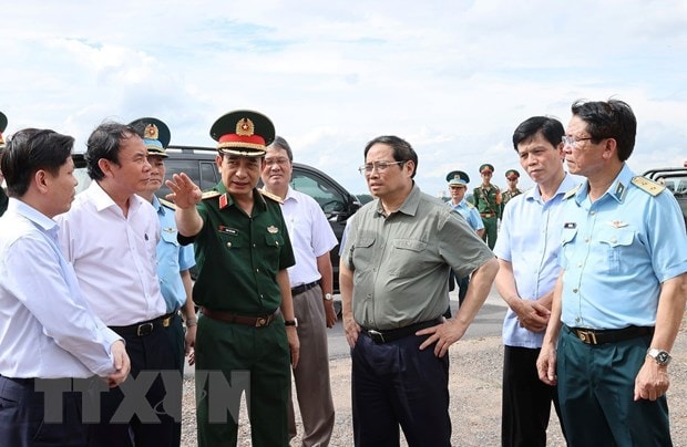 Thủ tướng Phạm Minh Chính kiểm tra, khảo sát dự án nhà ga T3 Cảng hàng không quốc tế Tân Sơn Nhất. (Ảnh: Dương Giang/TTXVN)
