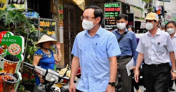 Bí thư Thành ủy TPHCM Nguyễn Văn Nên đi kiểm tra thực tế phòng chống dịch sốt xuất huyết tại quận Bình Tân
