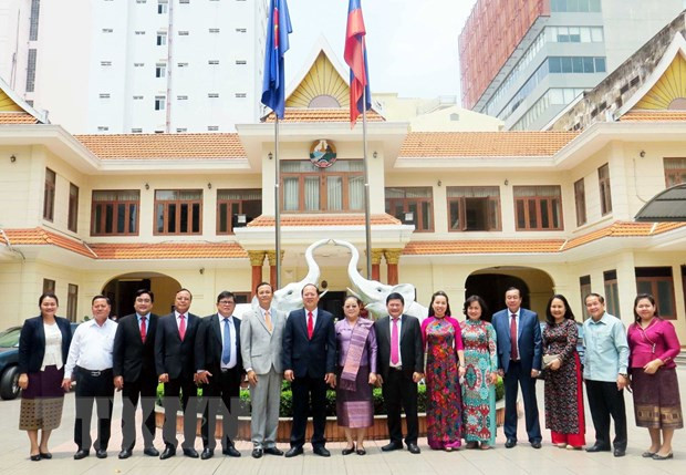 Đoàn đại biểu Thành phố Hồ Chí Minh chúc mừng Tổng lãnh sự Lào tại Thành phố Hồ Chí Minh nhân dịp Tết cổ truyền Bunpimay của dân tộc Lào hồi tháng 4/2022. (Ảnh: TTXVN phát)