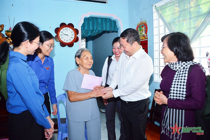 Nhiều hoạt động kỉ niệm 75 năm Ngày Thương binh Liệt sĩ 