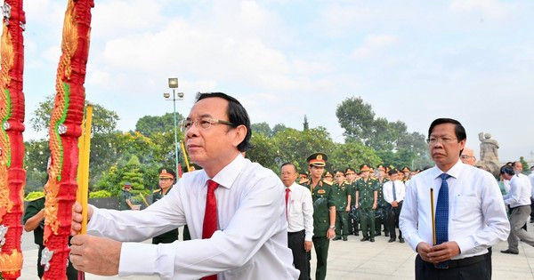 Lãnh đạo TPHCM dâng hương tưởng niệm các Anh hùng liệt sĩ