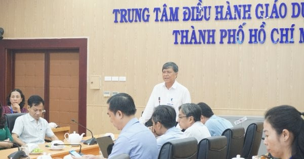 Sở GD-ĐT TPHCM chỉ đạo trường học chủ động phối hợp nhà xuất bản cung cấp SGK cho học sinh