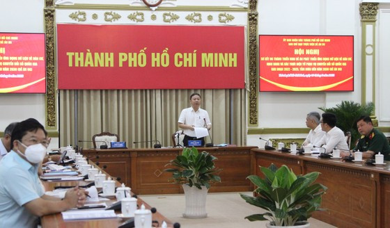 Phó Chủ tịch UBND TPHCM Dương Anh Đức phát biểu tại hội nghị trực tuyến của Chính phủ về sơ kết đề án 06. Ảnh: MAI HOA