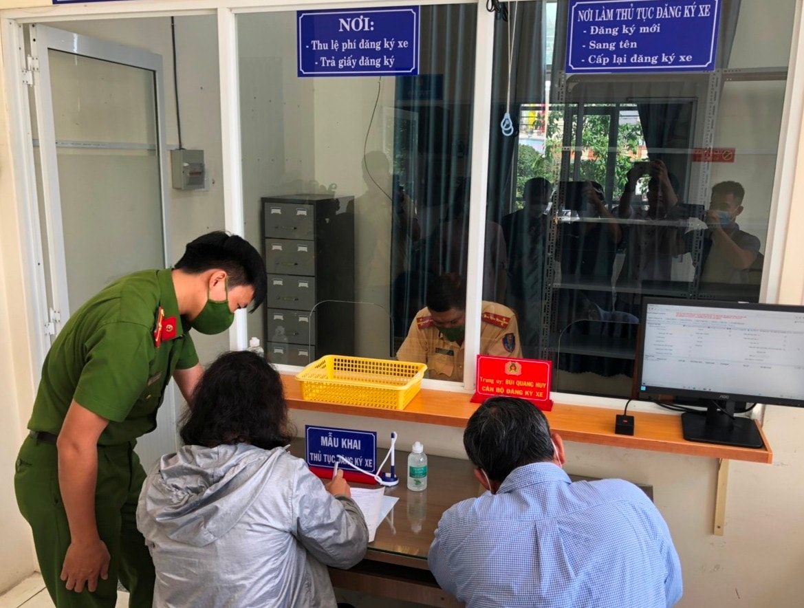 Chủ tịch UBND TPHCM yêu cầu tiếp tục thực hiện tiếp nhận và giải quyết thủ tục hành chính trong ngày trên địa bàn