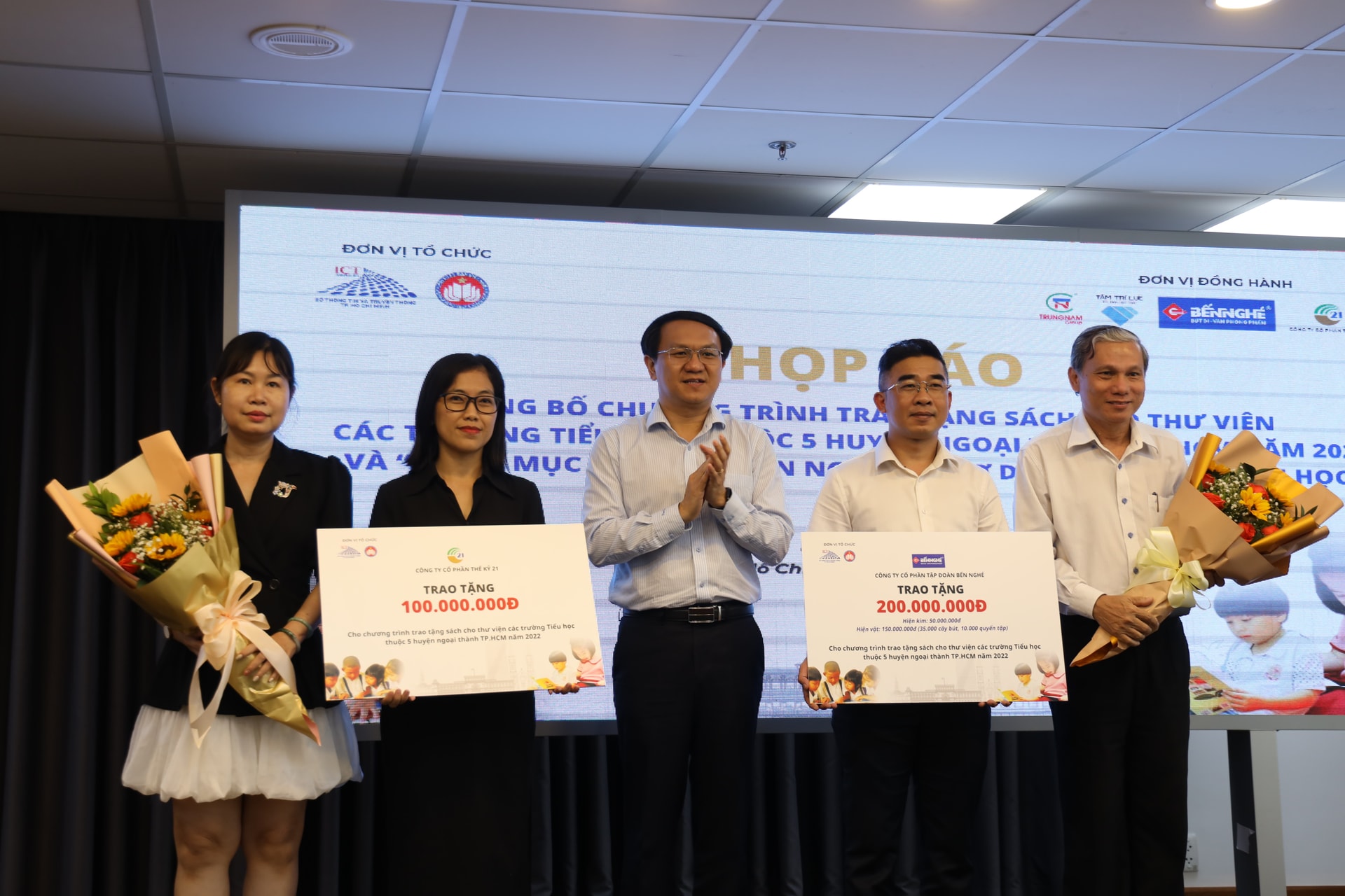 TPHCM: Hơn 52.000 đầu sách sẽ được trao đến thư viện của 50 trường Tiểu học ngoại thành