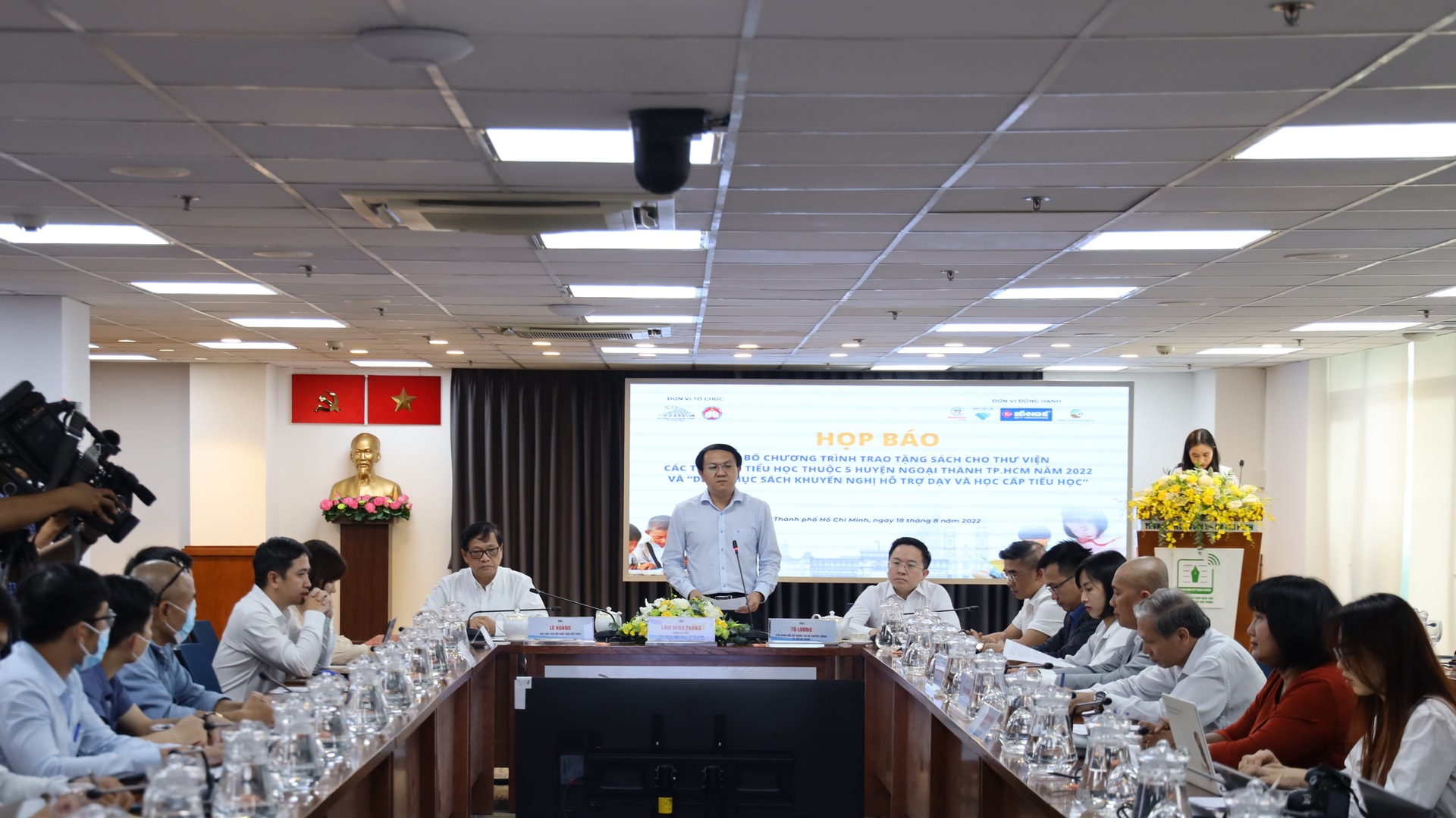 Toàn cảnh họp báo
