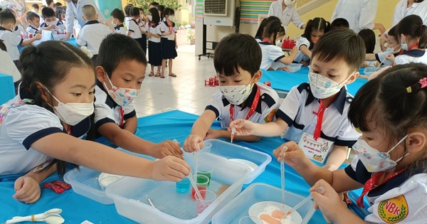 Học sinh lớp 1 hào hứng với ngày hội “Khoa học vui”