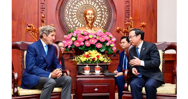 Bí thư Thành ủy TPHCM Nguyễn Văn Nên tiếp Đặc phái viên của Tổng thống Hoa Kỳ về biến đổi khí hậu
