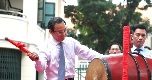 Bí thư Thành ủy TPHCM Nguyễn Văn Nên dự lễ khai giảng tại Trường THPT Lê Quý Đôn