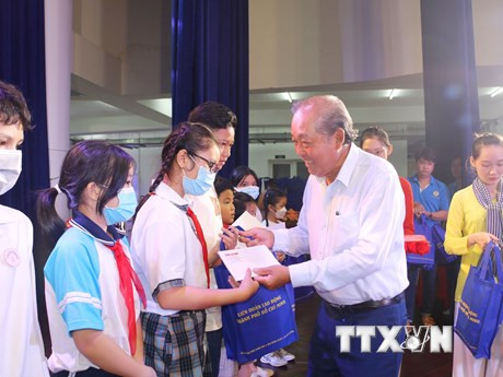 Một mùa Trung Thu ấm áp với trẻ em Thành phố Hồ Chí Minh