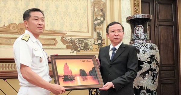 Tàu Hải quân Hàn Quốc thăm TPHCM