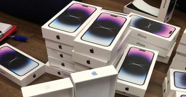 Tạm giữ lô điện thoại di động iPhone 14 trị giá 1,6 tỷ đồng
