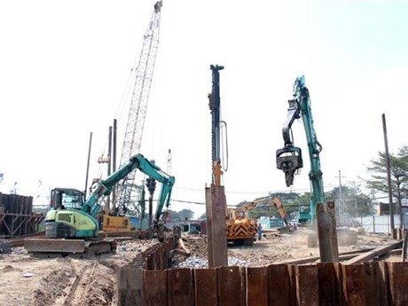 Tạm đình chỉ thi công ở nút giao thông Nguyễn Văn Linh-Nguyễn Hữu Thọ