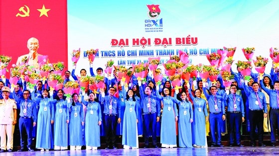 Ban Chấp hành Đoàn TNCS Hồ Chí Minh TPHCM khóa XI ra mắt. Ảnh: VIỆT DŨNG