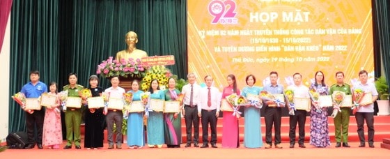 Các tập thể được tuyên dương điển hình