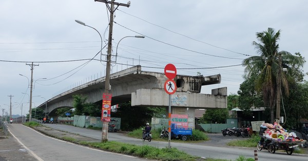 Chủ tịch UBND TP Thủ Đức khảo sát các dự án cầu đang “trùm mền”