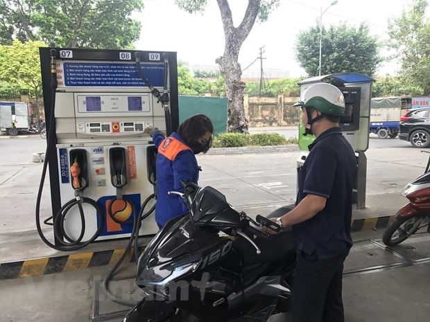 Một điểm bán xăng của Petrolimex trên địa bàn Hà Nội. (Ảnh: Xuân Quảng/Vietnam+)