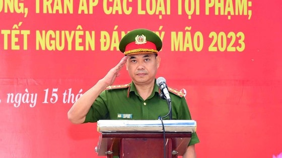 Đại tá Trần Văn Hiếu phát biểu nhận nhiệm vụ. Ảnh: VIỆT DŨNG 