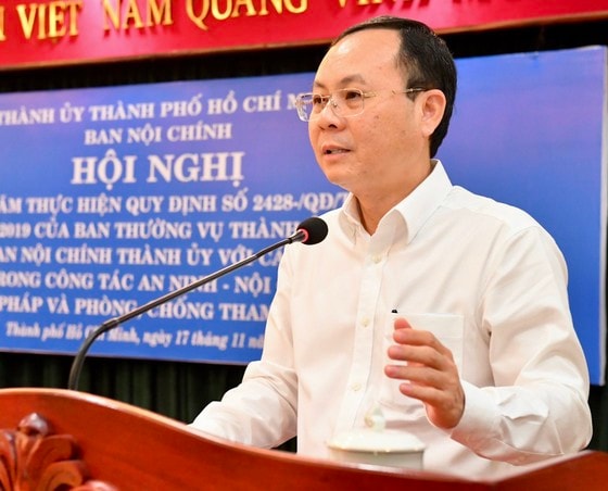 Phó Bí thư Thành ủy TPHCM Nguyễn Văn Hiếu phát biểu chỉ đạo tại hội nghị. Ảnh: VIỆT DŨNG