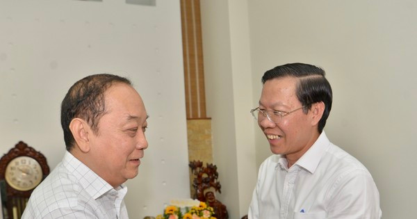 Lãnh đạo TPHCM thăm các nhà giáo tiêu biểu