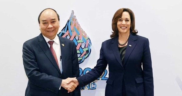 Chủ tịch nước Nguyễn Xuân Phúc gặp Phó Tổng thống Mỹ Kamala Harris