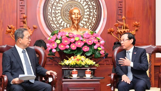 Bí thư Thành ủy TPHCM Nguyễn Văn Nên tiếp ông Yamada Takio, Đại sứ đặc mệnh toàn quyền Nhật Bản tại Việt Nam. Ảnh: VIỆT DŨNG