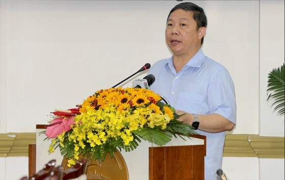 Phó Chủ tịch UBND TPHCM báo cáo về hiệu quả hoạt động quản lý Nhà nước trong hoạt động quảng cáo trên địa bàn. ẢNh: DŨNG PHƯƠNG