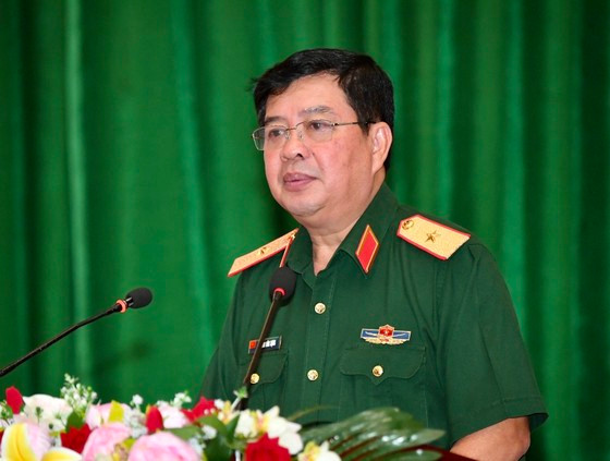 Thiếu tướng Phan Văn Xựng, Phó Bí thư Thường trực Đảng ủy Quân sự TPHCM, Chính ủy Bộ Tư lệnh TPHCM phát biểu. Ảnh: VIỆT DŨNG