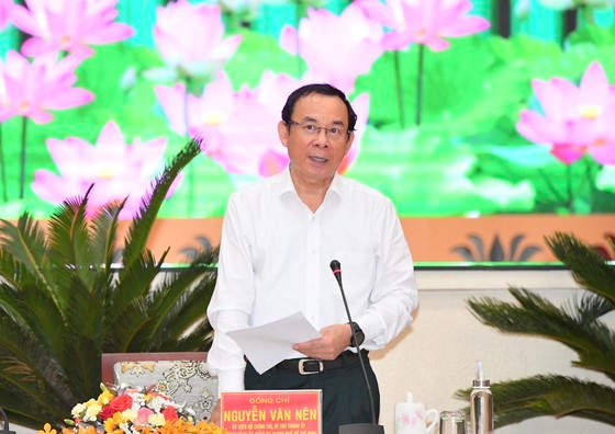 Đồng chí Nguyễn Văn Nên, Ủy viên Bộ Chính trị, Bí thư Thành ủy TPHCM, Bí thư Đảng ủy Quân sự TPHCM chủ trì. Ảnh: VIỆT DŨNG