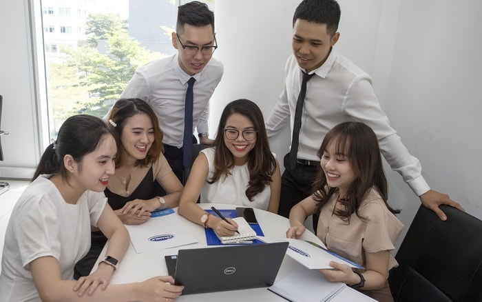 Hình 2: Thế hệ người lao động trẻ của Vinamilk đang đóng góp tích cực vào mục tiêu chung của công ty