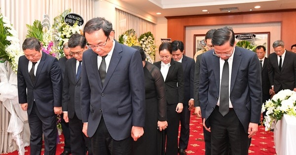 Đoàn đại biểu TPHCM viếng tang nguyên Tổng Bí thư Đảng Cộng sản Trung Quốc, nguyên Chủ tịch nước Cộng hòa Nhân dân Trung Hoa Giang Trạch Dân