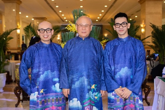 Hai nhà thiết kế Vũ Ngọc Tú (bìa trái) và Đinh Trường Tùng (bìa phải). Ảnh: Kiếng Cận Team