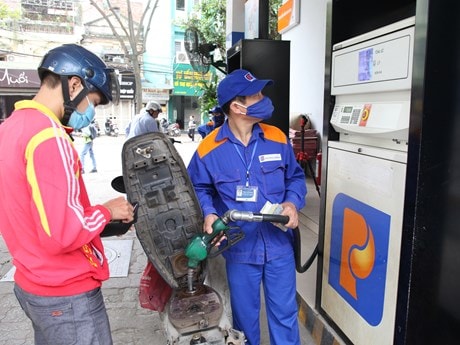 Giảm thêm 493 đồng, giá xăng RON95-III xuống ngưỡng 20.700 đồng