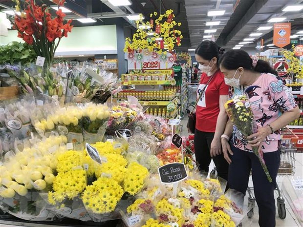 Nhiều siêu thị, điểm bán lẻ mở rộng khu vực kinh doanh hoa tươi cắt cành. (Ảnh: Mỹ Phương/TTXVN)