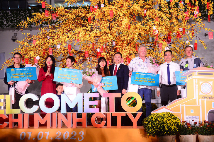 Du lịch TP.HCM rộn ràng đón những vị khách quốc tế đầu tiên năm mới 2023