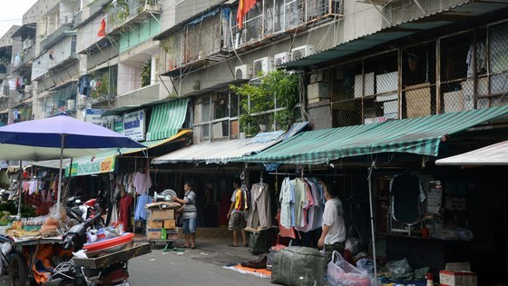 Quận 5 thưởng 50 triệu đồng cho cư dân sớm di dời khỏi chung cư cũ