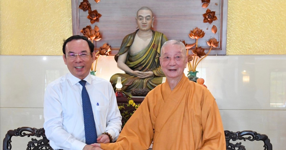 Bí thư Thành ủy TPHCM Nguyễn Văn Nên thăm, chúc tết các cơ sở, chức sắc tôn giáo