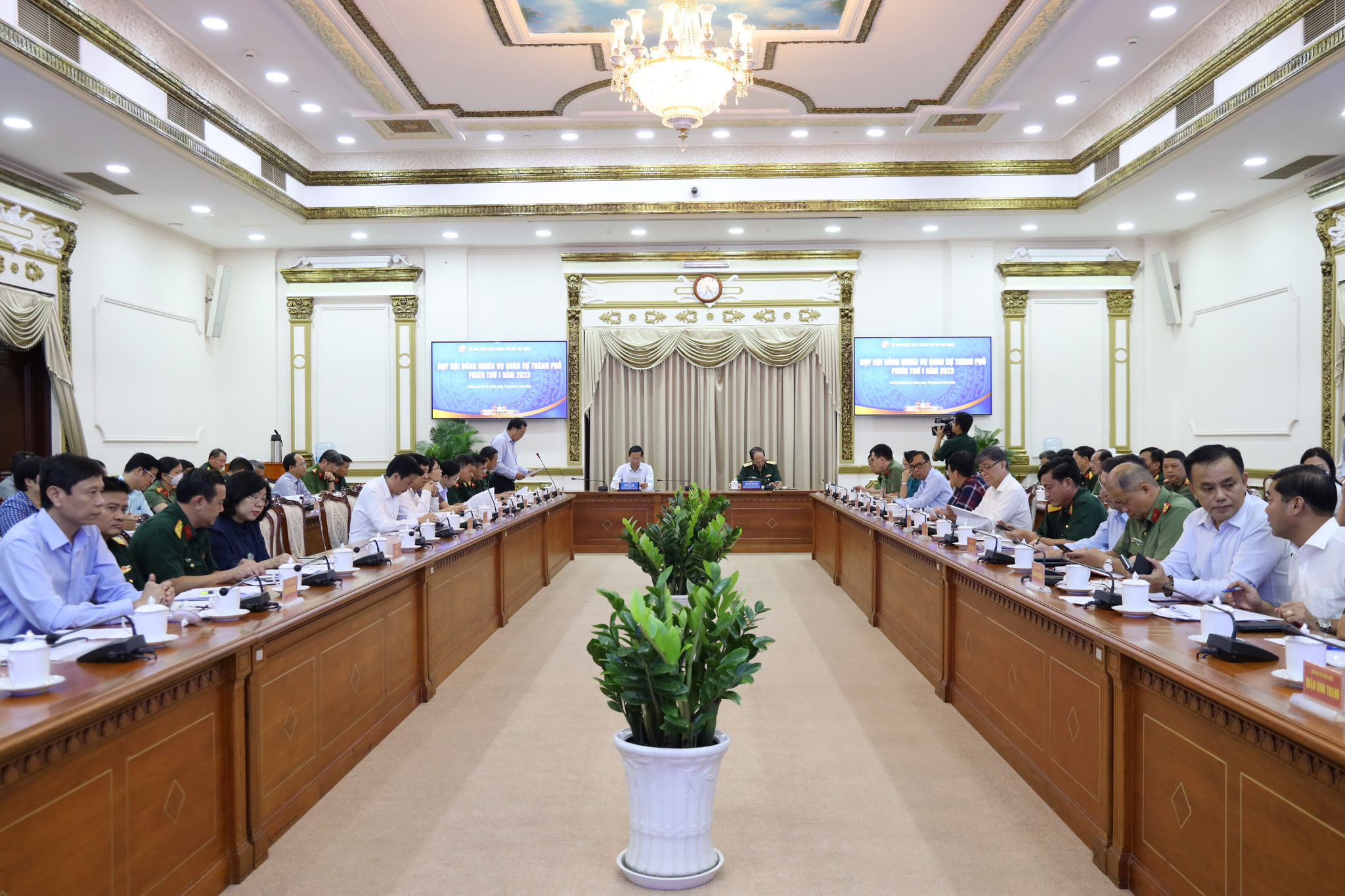 Toàn cảnh phiên họp. Ảnh: Linh Nhi
