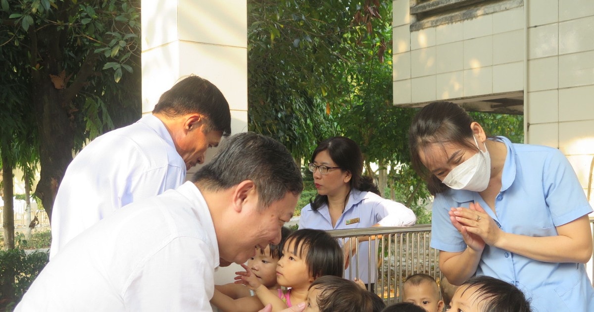 Phó Chủ tịch UBND TPHCM Dương Anh Đức thăm, chúc tết các đơn vị