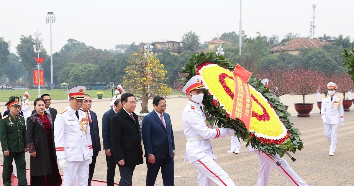Lãnh đạo Đảng, Nhà nước vào Lăng viếng Chủ tịch Hồ Chí Minh, tưởng niệm các Anh hùng liệt sĩ