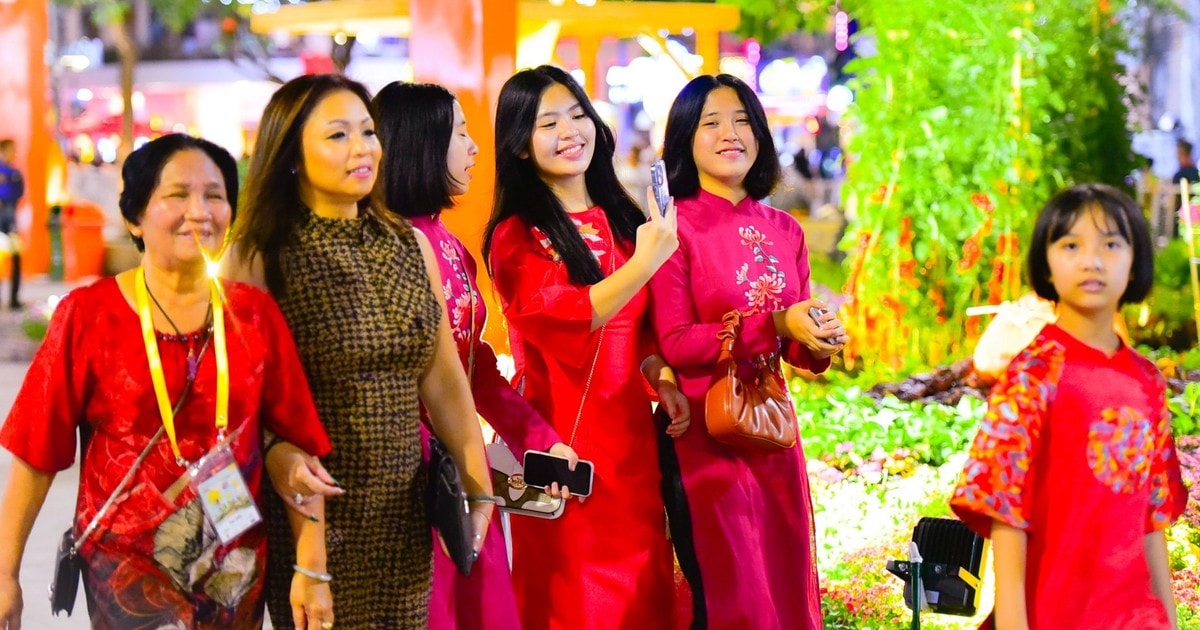 Khai mạc Đường hoa Nguyễn Huệ Tết Quý Mão 2023 - “TPHCM – Xuân an vui, xuân thịnh vượng”