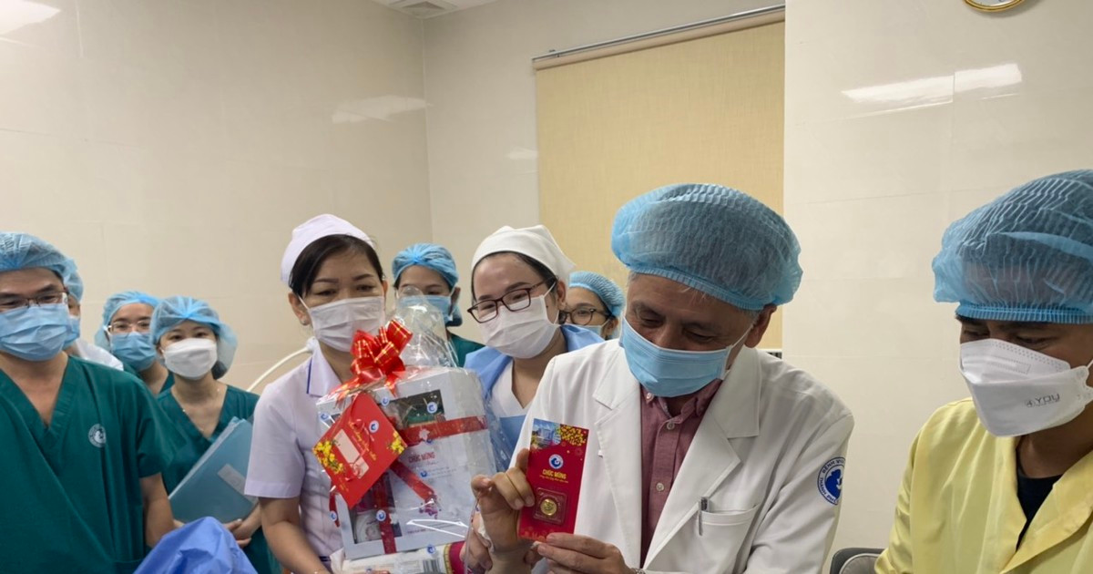 TPHCM chào đón công dân đầu tiên năm Quý Mão
