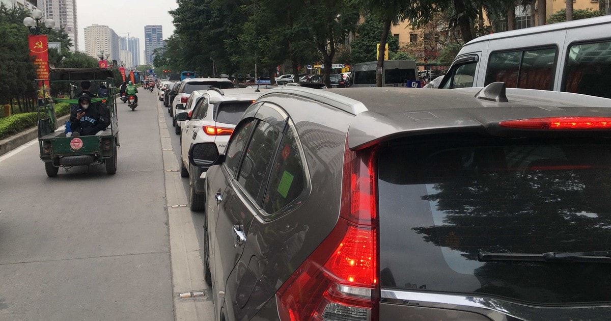 Mùng 3 tết, đi lại “nóng” dần, giá tàu xe vẫn ổn