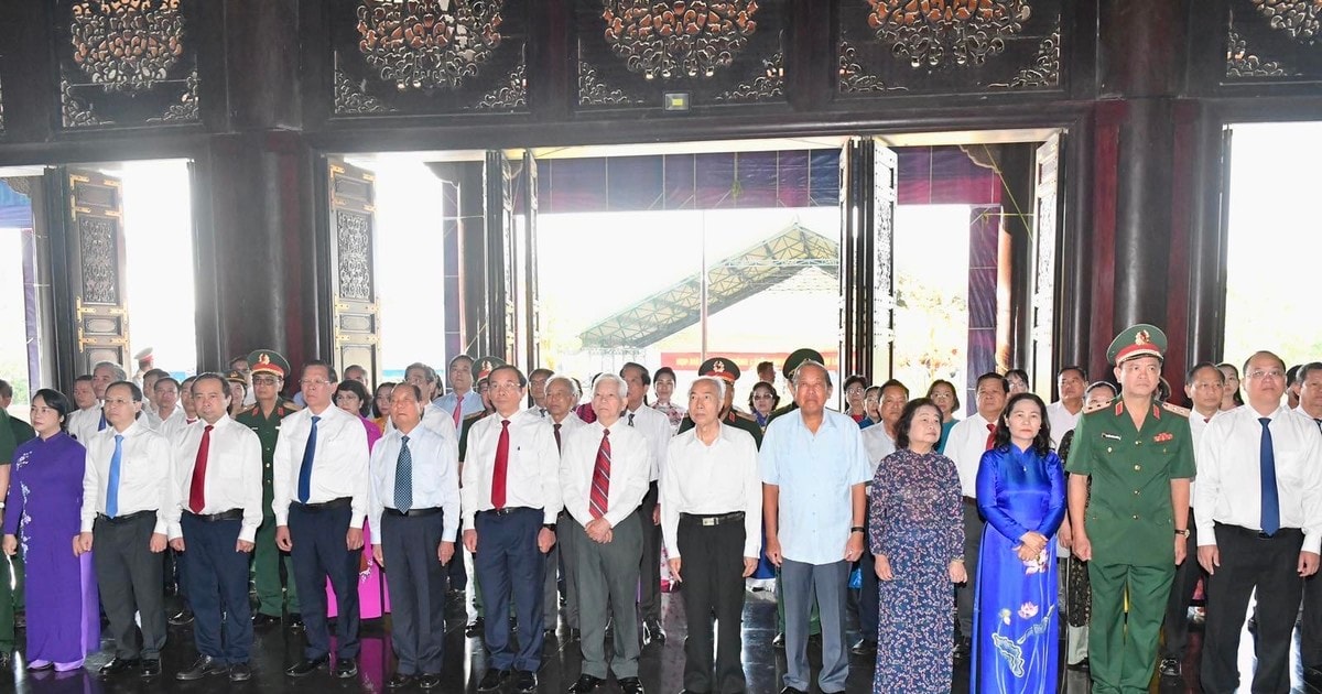 Lãnh đạo TPHCM dâng hoa, dâng hương tại Khu truyền thống cách mạng Sài Gòn - Chợ Lớn - Gia Định