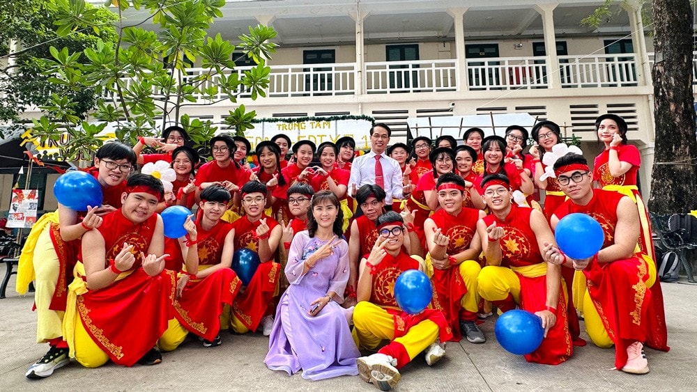 Nô nức đón học sinh trở lại trường