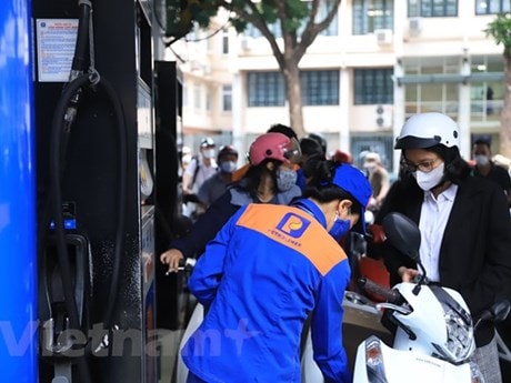 Đồng loạt tăng giá, xăng RON95-III lên ngưỡng 23.147 đồng mỗi lít