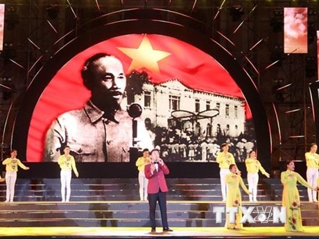 Đặc sắc chương trình nghệ thuật 'Tự hào Đảng quang vinh'