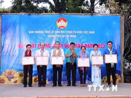 Gia đình Việt đỡ đầu sinh viên Lào, Campuchia: Vun đắp tình hữu nghị