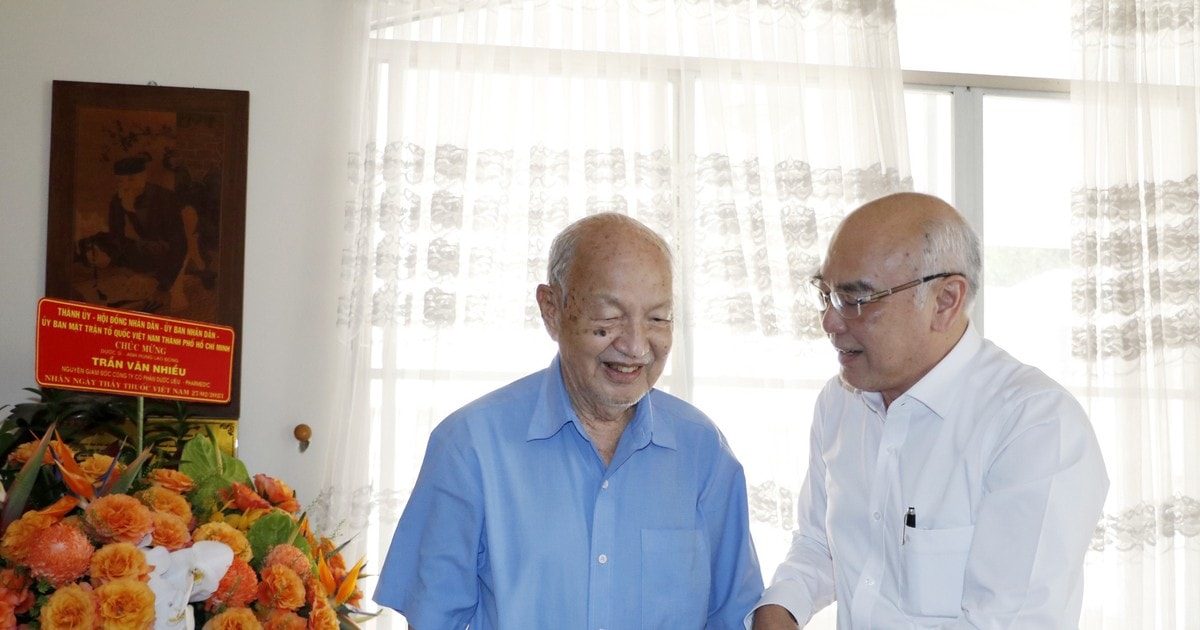 Trưởng Ban Tuyên giáo Thành ủy TPHCM Phan Nguyễn Như Khuê thăm các thầy thuốc tiêu biểu