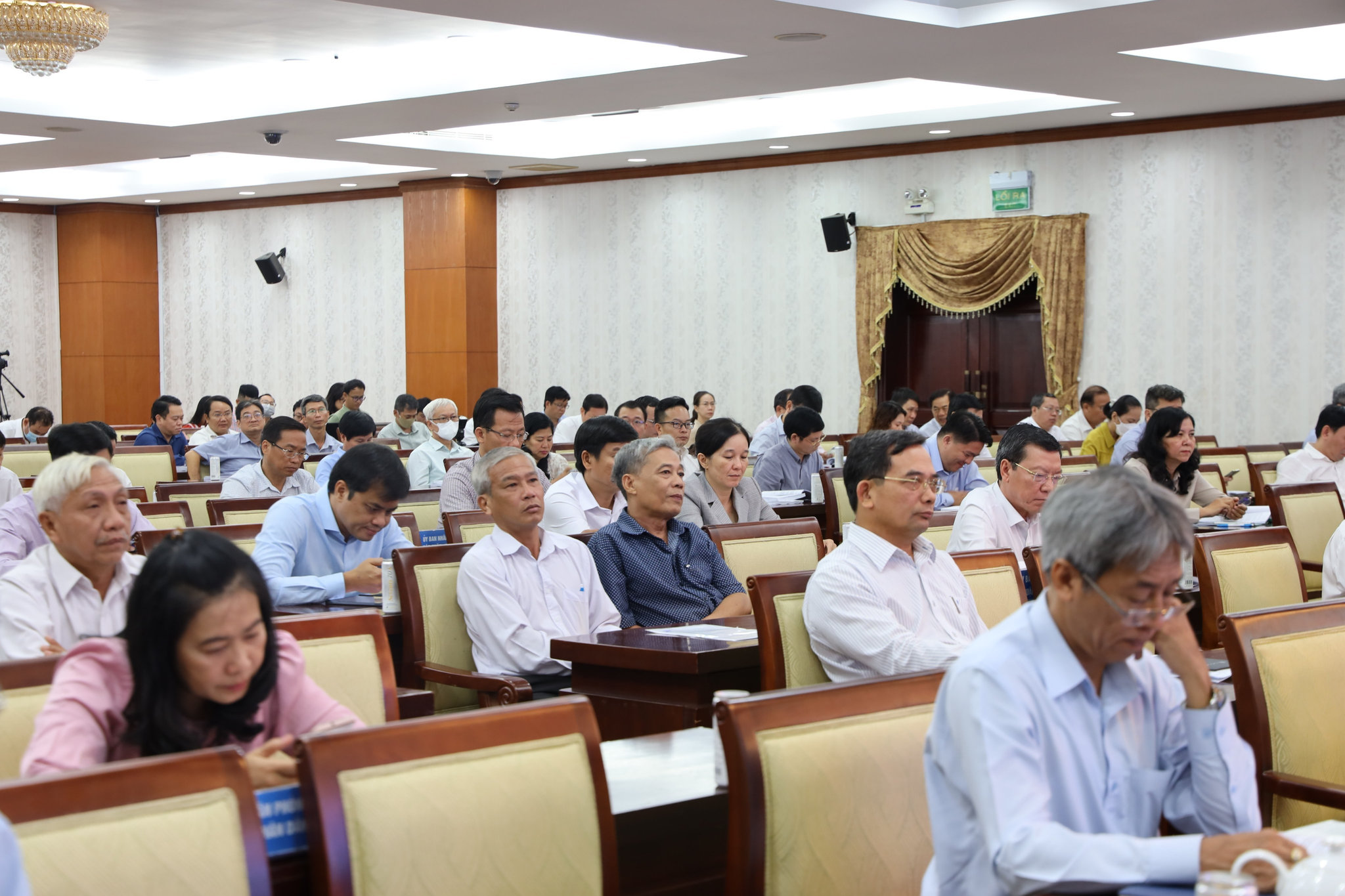 Các đại biểu tham dự hội nghị.